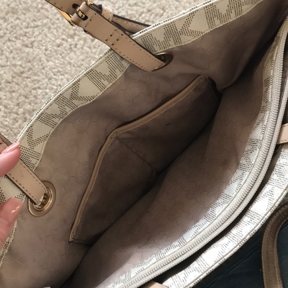 Micheal Kors Bag - Picture 6 of 8